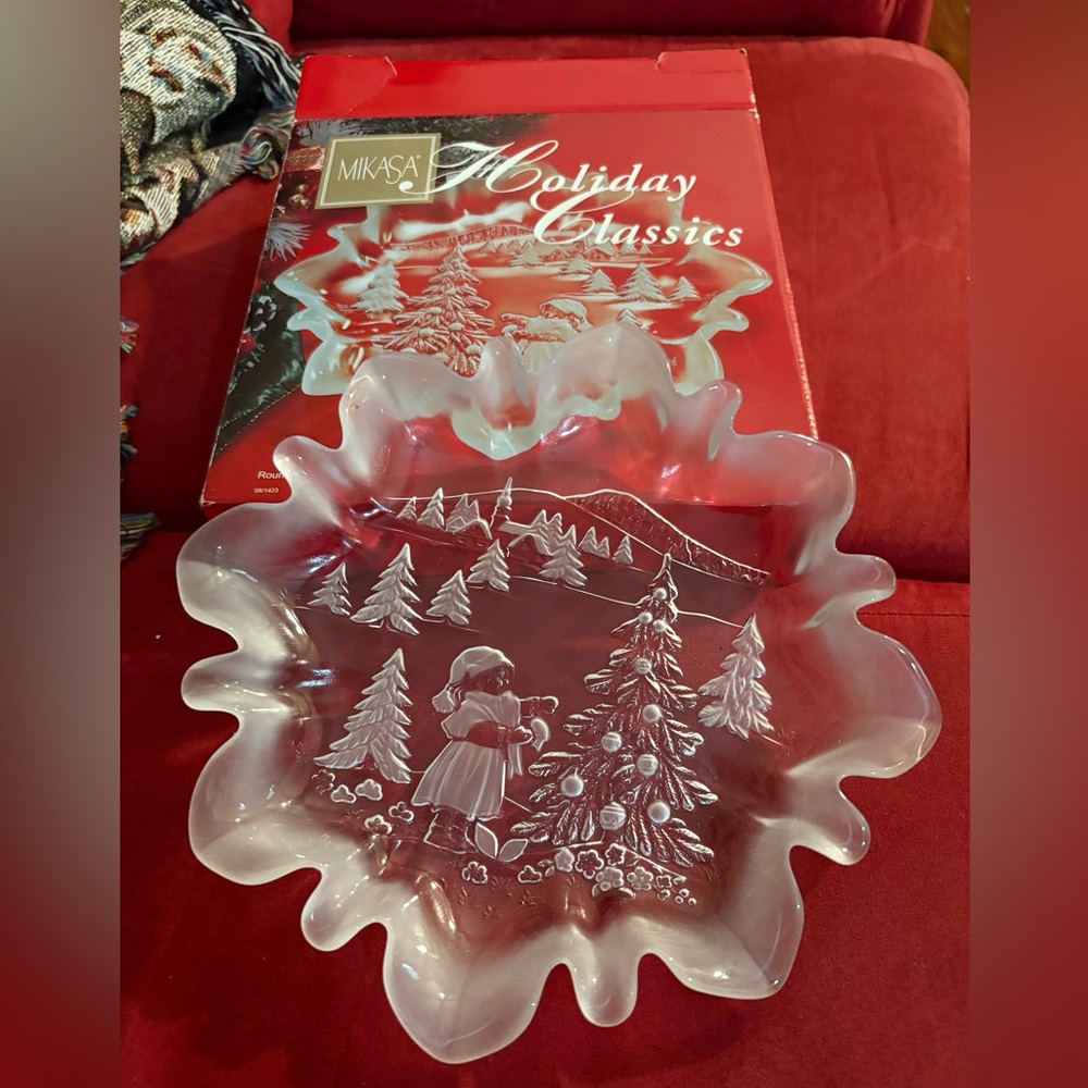 Mikasa Holiday Classics Clear Glass Round Holiday Platter